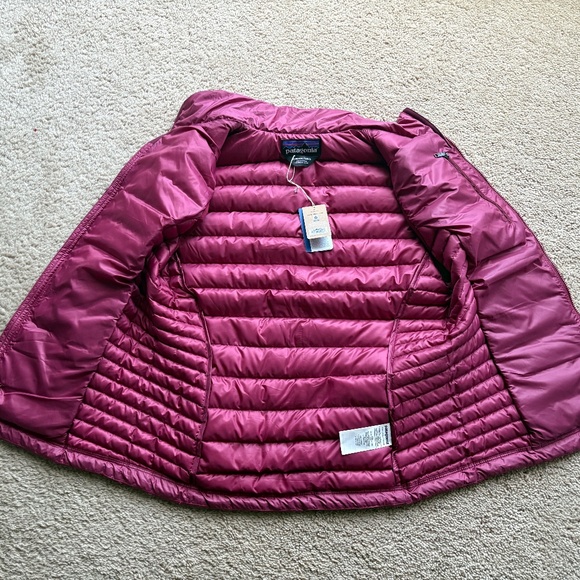 NWT Women’s Dusty pink Patagonia puffer Vest - Picture 3 of 5
